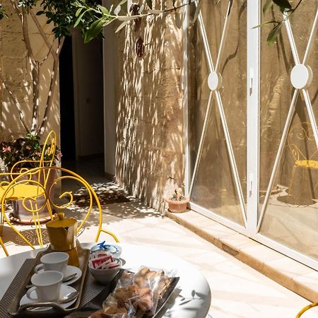 B&B Corte Dei Memoli Di Margiotta Giuseppina Lecce Eksteriør bilde