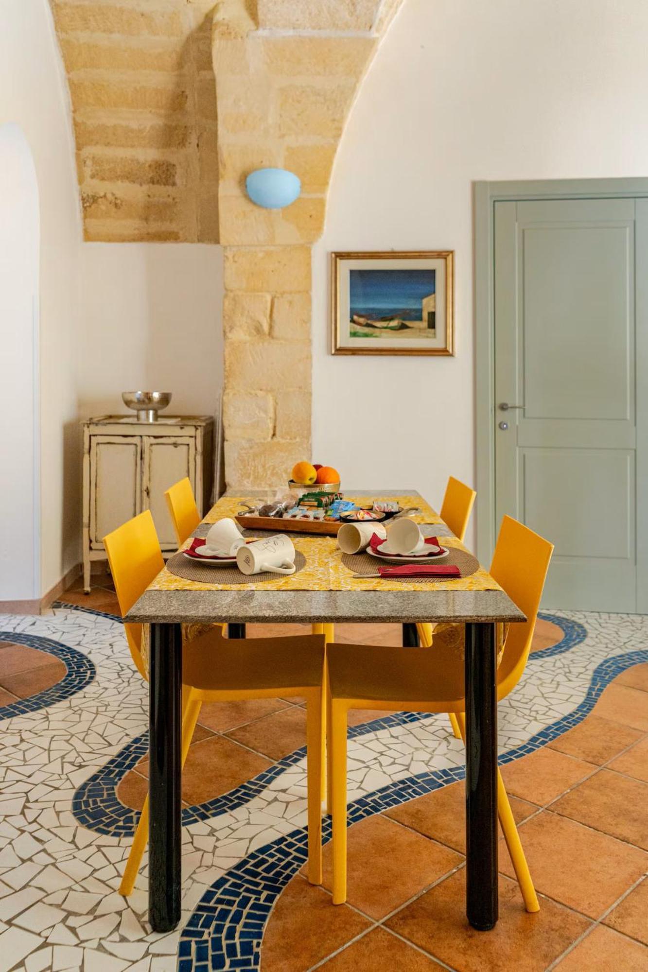 B&B Corte Dei Memoli Di Margiotta Giuseppina Lecce Eksteriør bilde