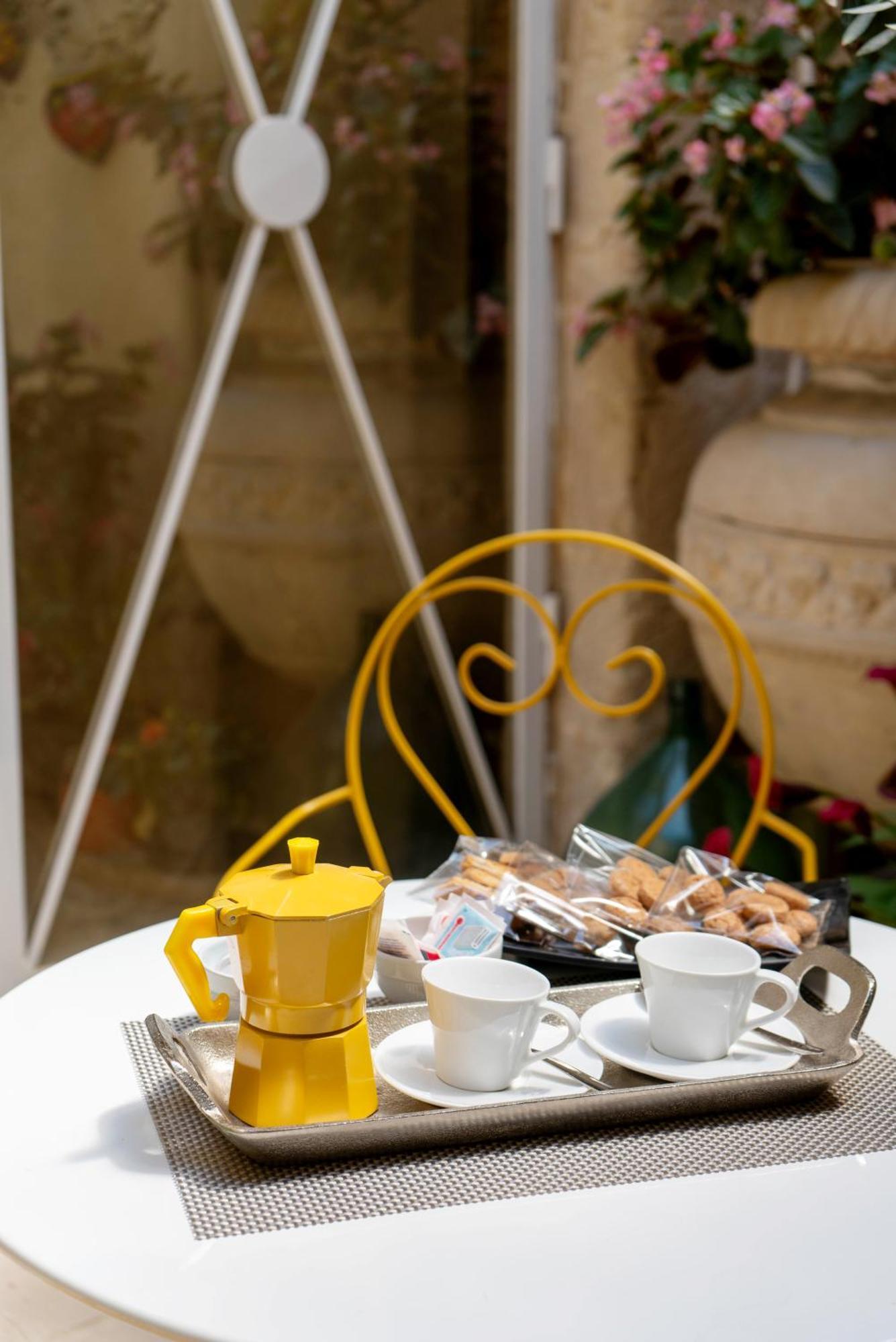 B&B Corte Dei Memoli Di Margiotta Giuseppina Lecce Eksteriør bilde