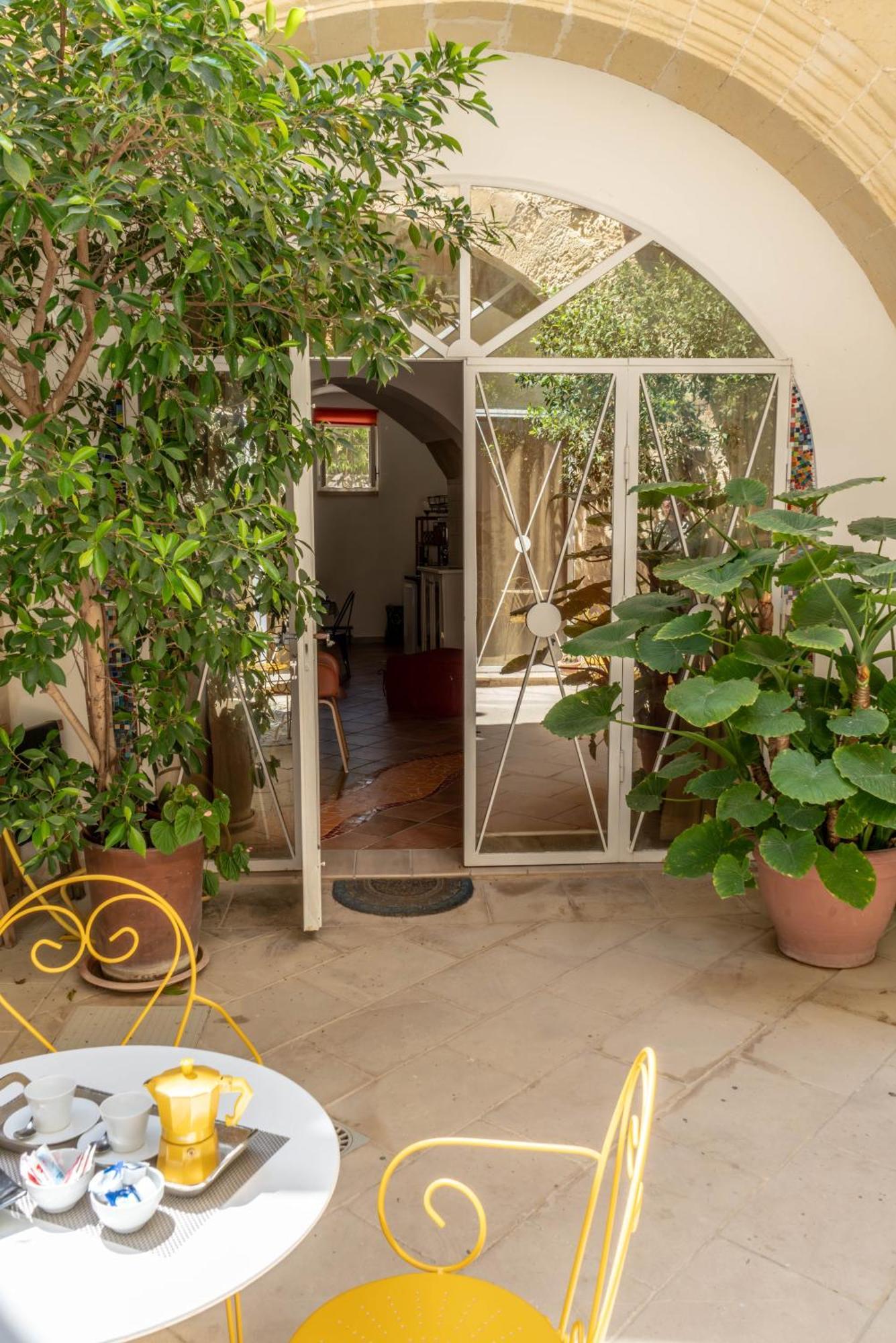 B&B Corte Dei Memoli Di Margiotta Giuseppina Lecce Eksteriør bilde