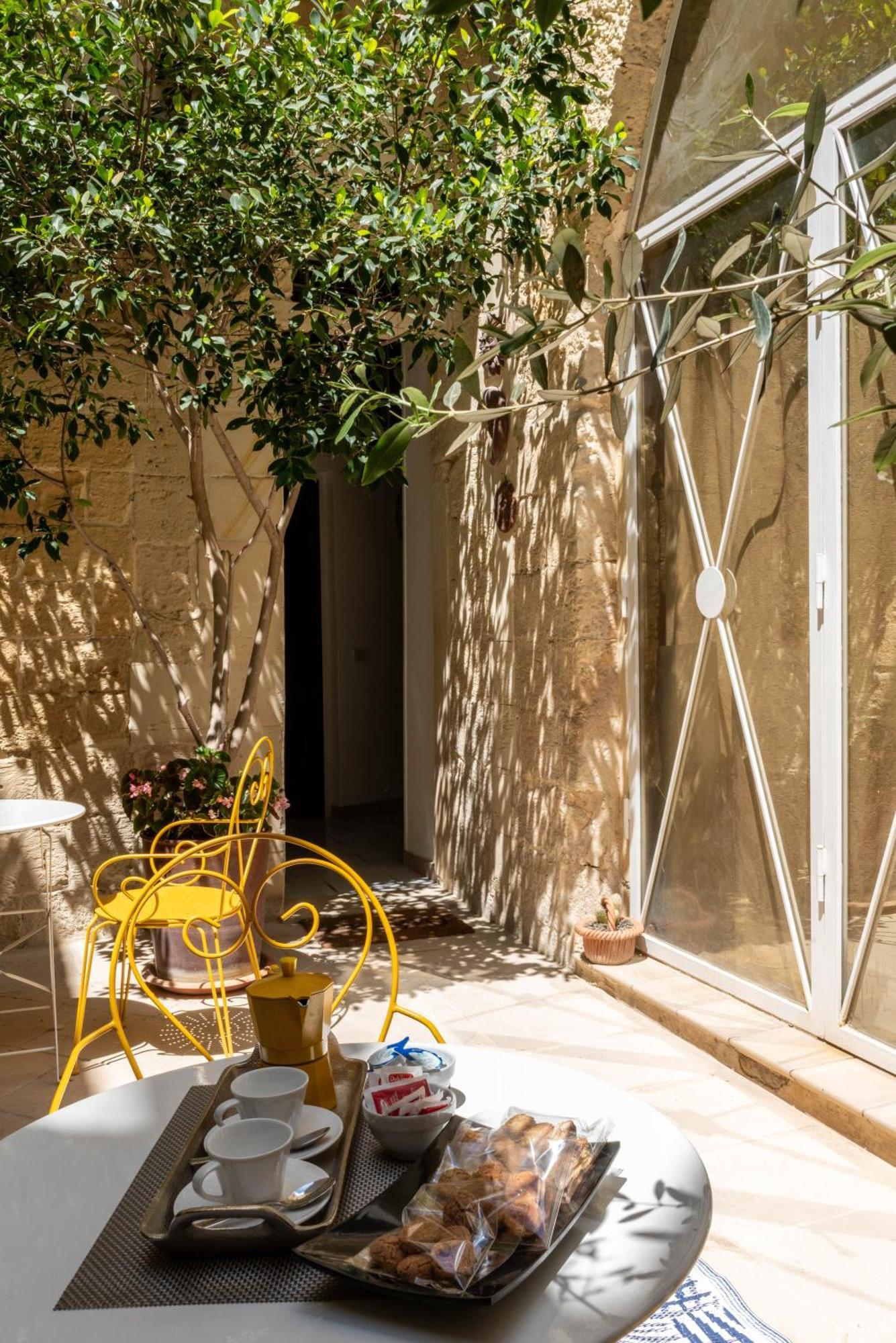B&B Corte Dei Memoli Di Margiotta Giuseppina Lecce Eksteriør bilde