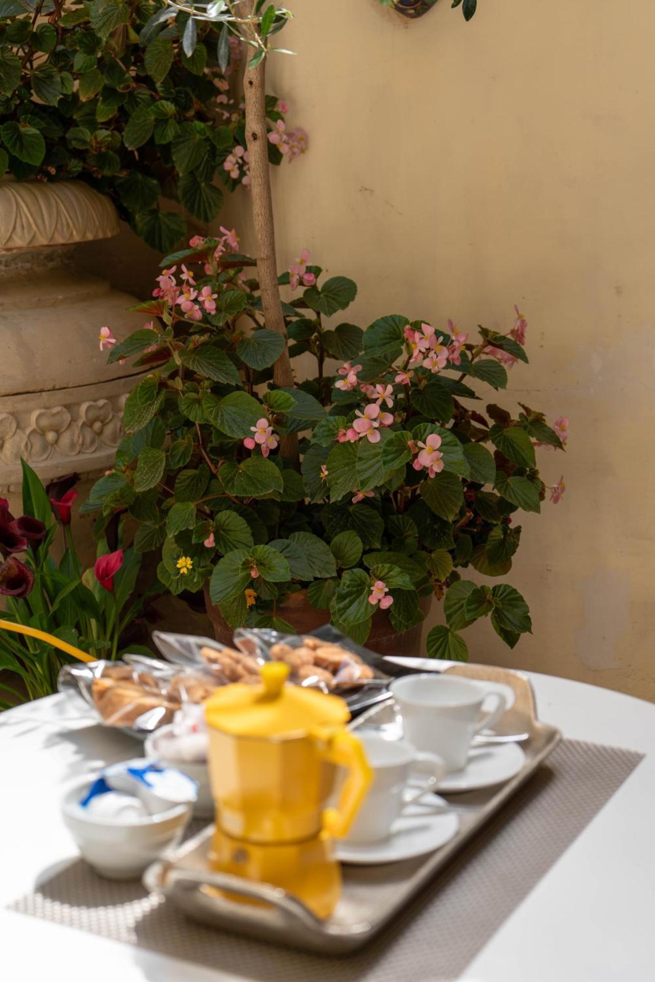 B&B Corte Dei Memoli Di Margiotta Giuseppina Lecce Eksteriør bilde