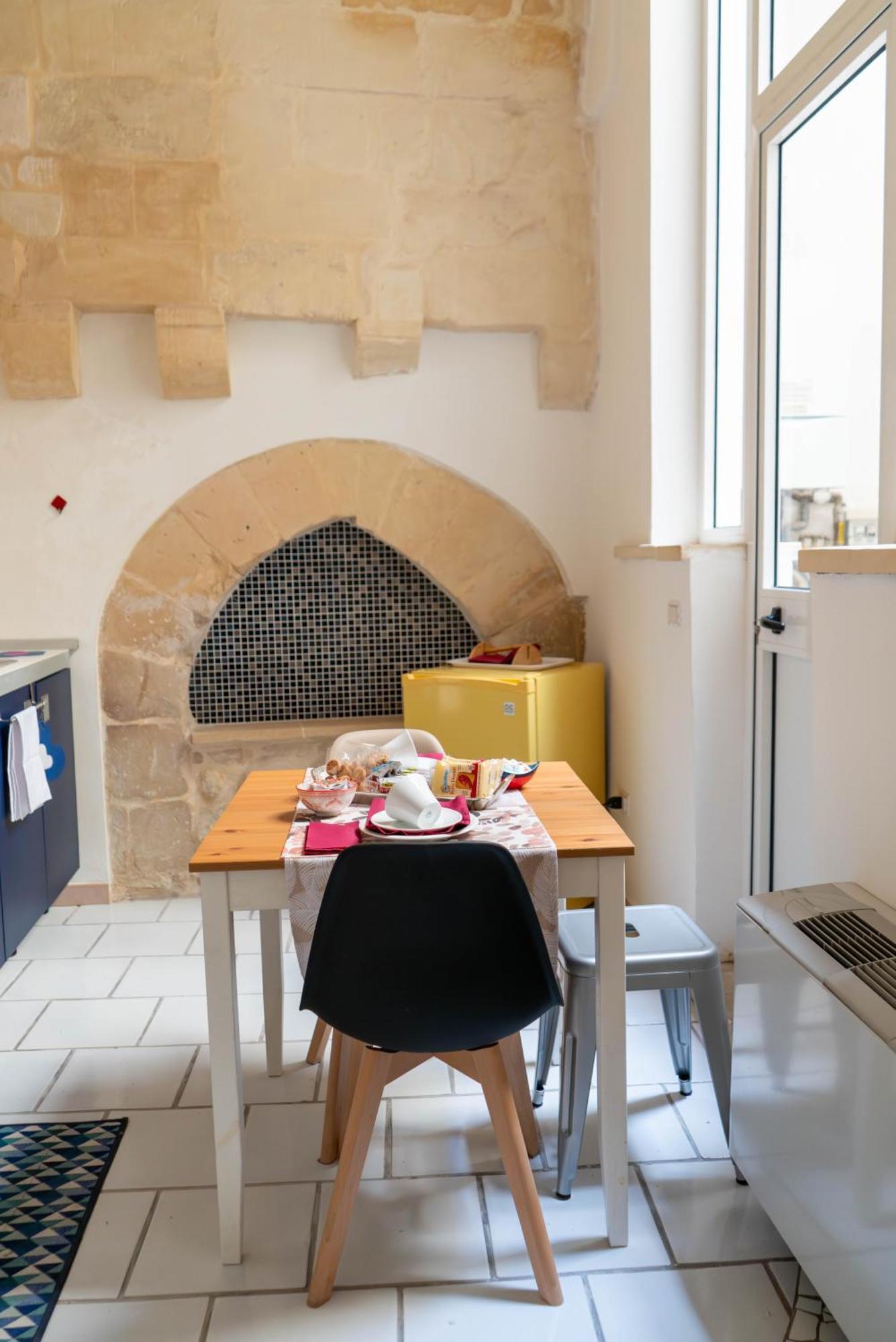 B&B Corte Dei Memoli Di Margiotta Giuseppina Lecce Eksteriør bilde