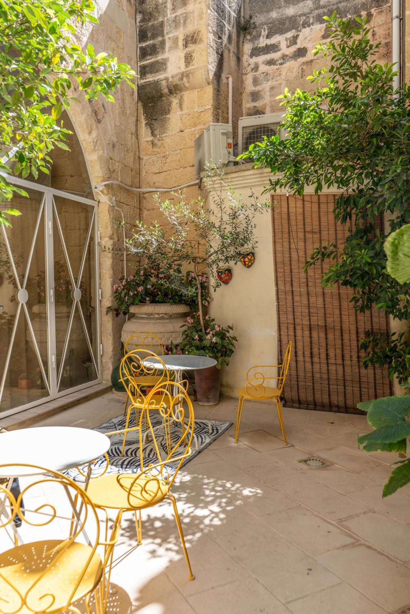 B&B Corte Dei Memoli Di Margiotta Giuseppina Lecce Eksteriør bilde