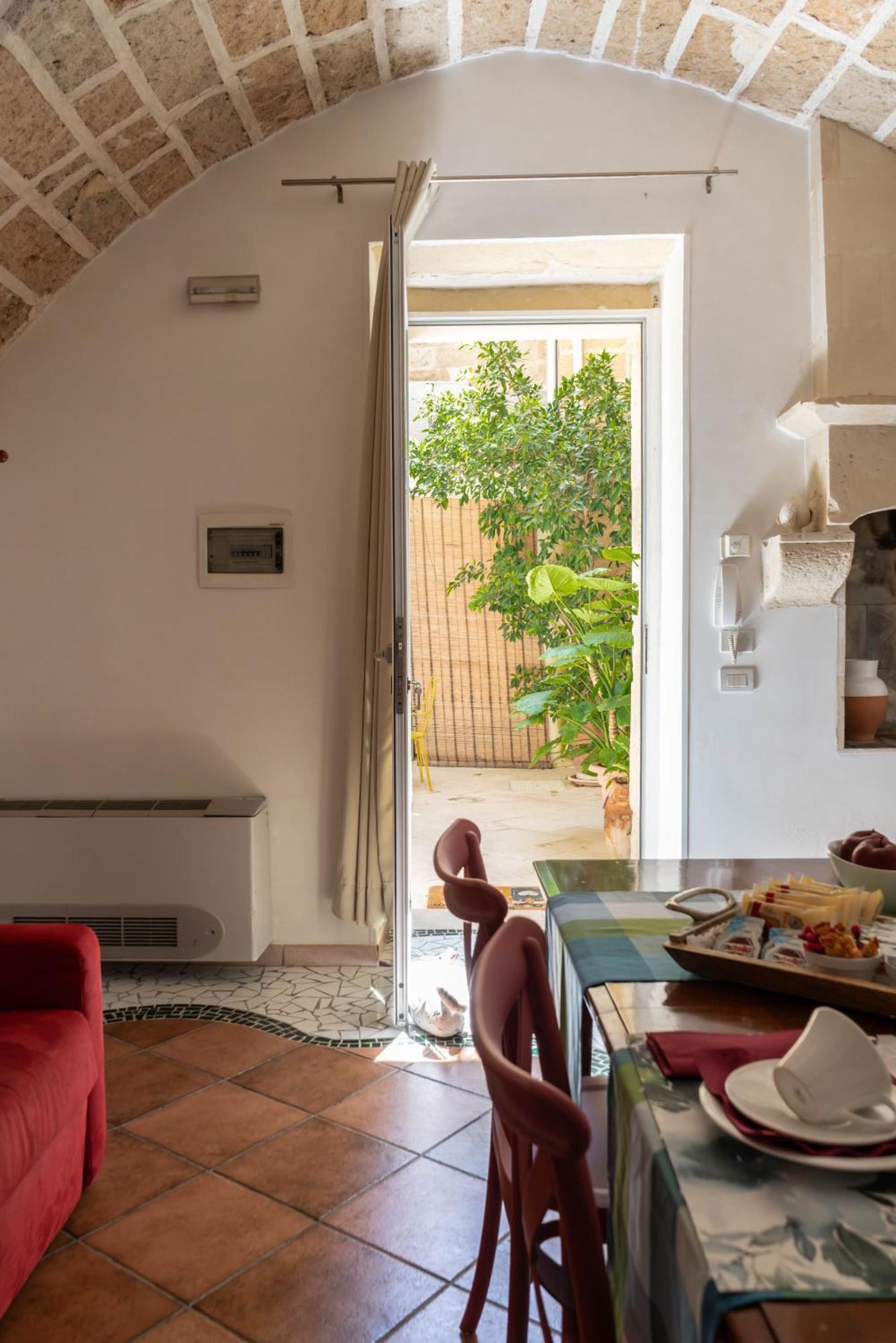 B&B Corte Dei Memoli Di Margiotta Giuseppina Lecce Eksteriør bilde