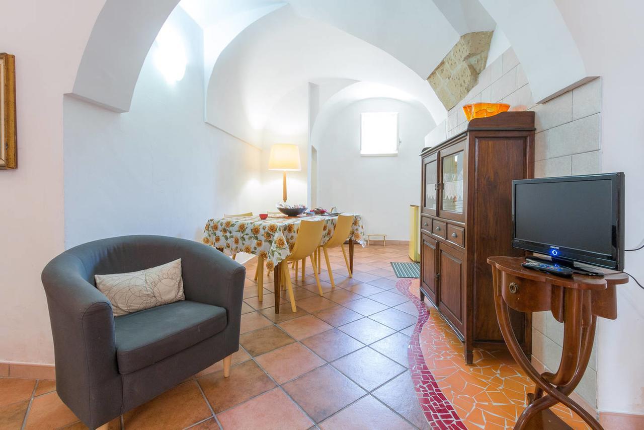 B&B Corte Dei Memoli Di Margiotta Giuseppina Lecce Eksteriør bilde