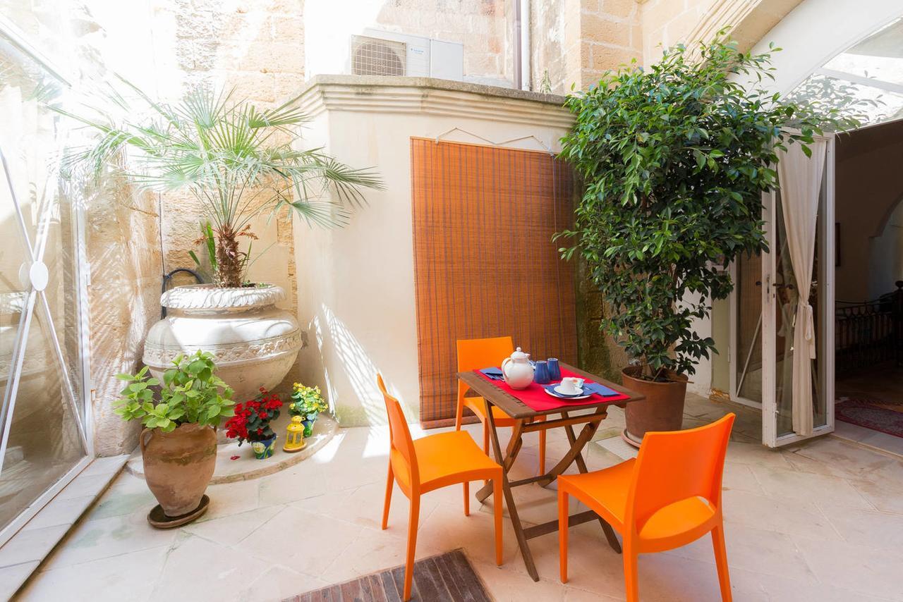 B&B Corte Dei Memoli Di Margiotta Giuseppina Lecce Eksteriør bilde