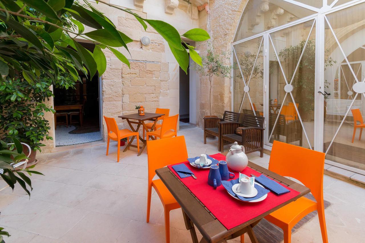 B&B Corte Dei Memoli Di Margiotta Giuseppina Lecce Eksteriør bilde