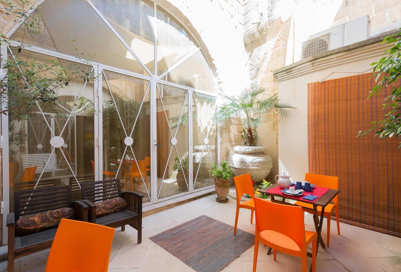B&B Corte Dei Memoli Di Margiotta Giuseppina Lecce Eksteriør bilde
