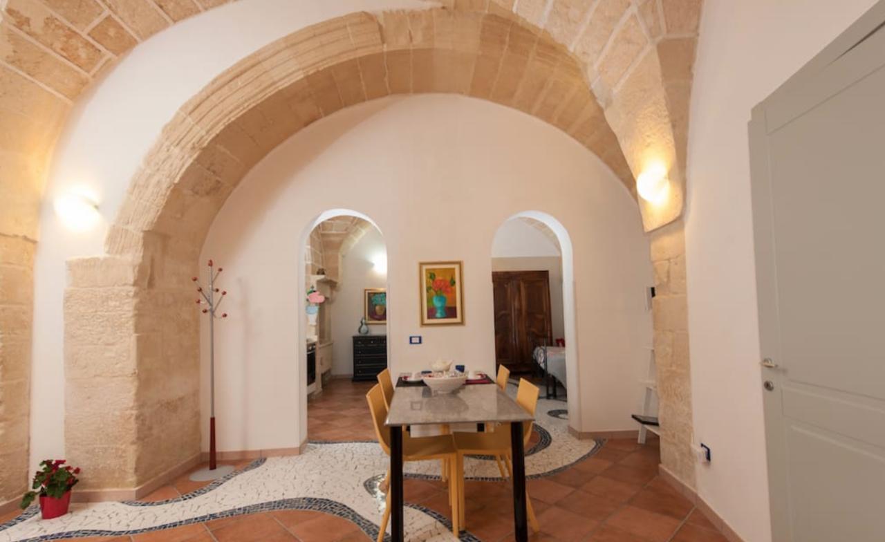 B&B Corte Dei Memoli Di Margiotta Giuseppina Lecce Eksteriør bilde